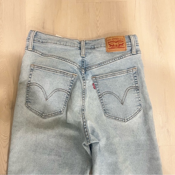 LEVI'S Ribcage Straight Ankle Jeans in Solid light Wash Button Fly Size 29 - Picture 4 of 7